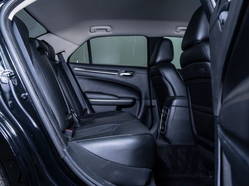 Used 2018 Chrysler 300 Limited image 10