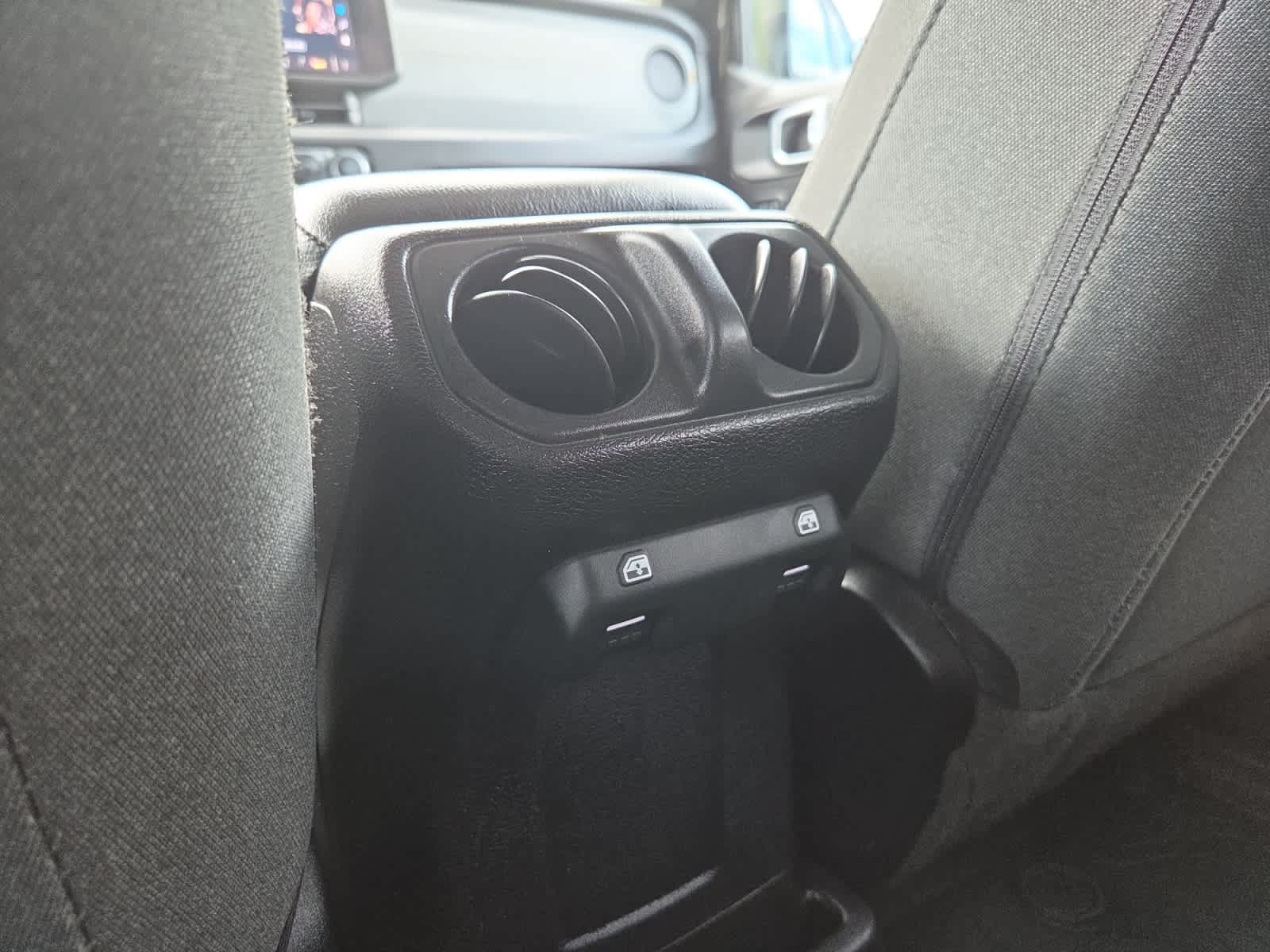 Used 2024 Jeep Wrangler Unlimited w/ Convenience Group AWD/4WD image 16