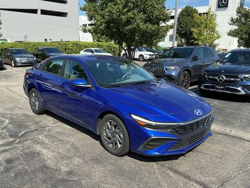 Used 2024 Hyundai Elantra SEL FWD image 3