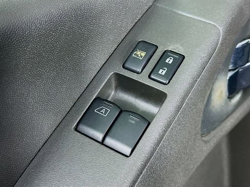 Used 2010 Nissan Frontier SE w/ SE Value Truck Pkg image 26