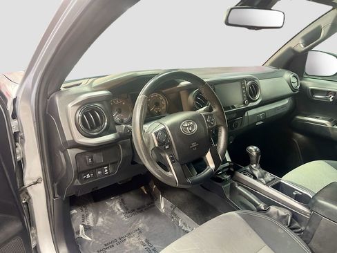 Used 2021 Toyota Tacoma TRD Sport w/ Technology Package image 9