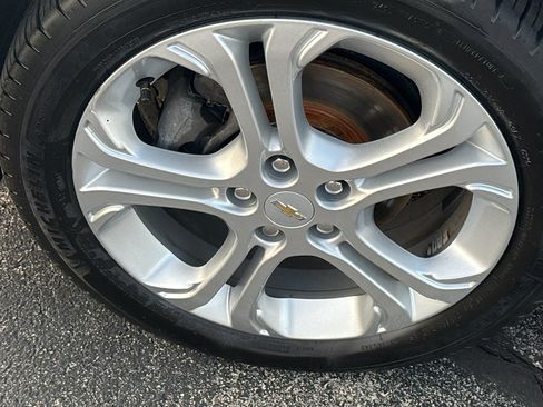 Used 2017 Chevrolet Bolt LT FWD image 9