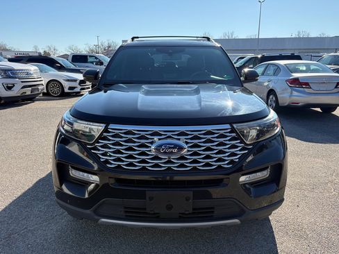 Used 2020 Ford Explorer Platinum w/ Premium Technology Package image 2