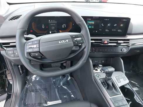 New 2026 Kia Sportage EX image 18