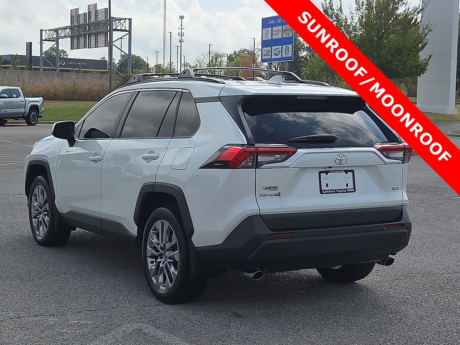 Used 2023 Toyota RAV4 XLE Premium FWD image 4
