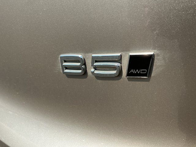 Used 2023 Volvo XC40 B5 Plus AWD/4WD image 30