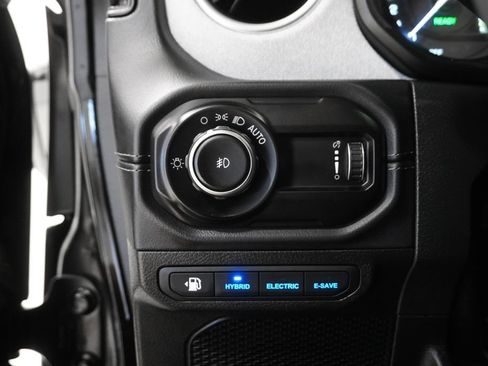 Used 2025 Jeep Wrangler Unlimited Sahara image 21