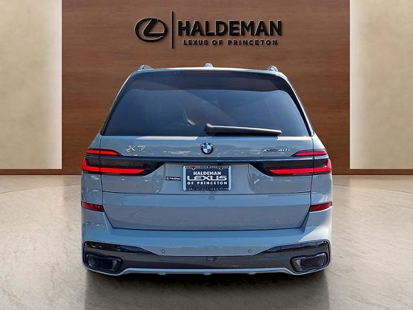 Used 2026 BMW X7 xDrive40i w/ M Sport Package AWD/4WD image 5