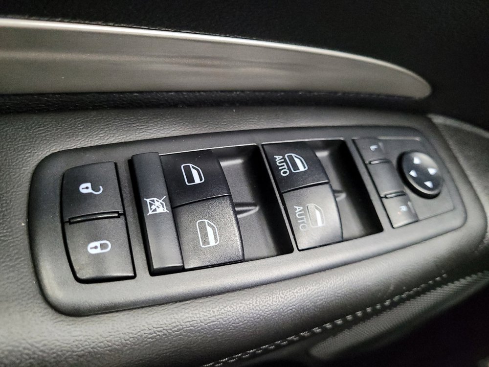 Used 2019 Dodge Durango SXT w/ 3rd Row Seating Group RWD image 27
