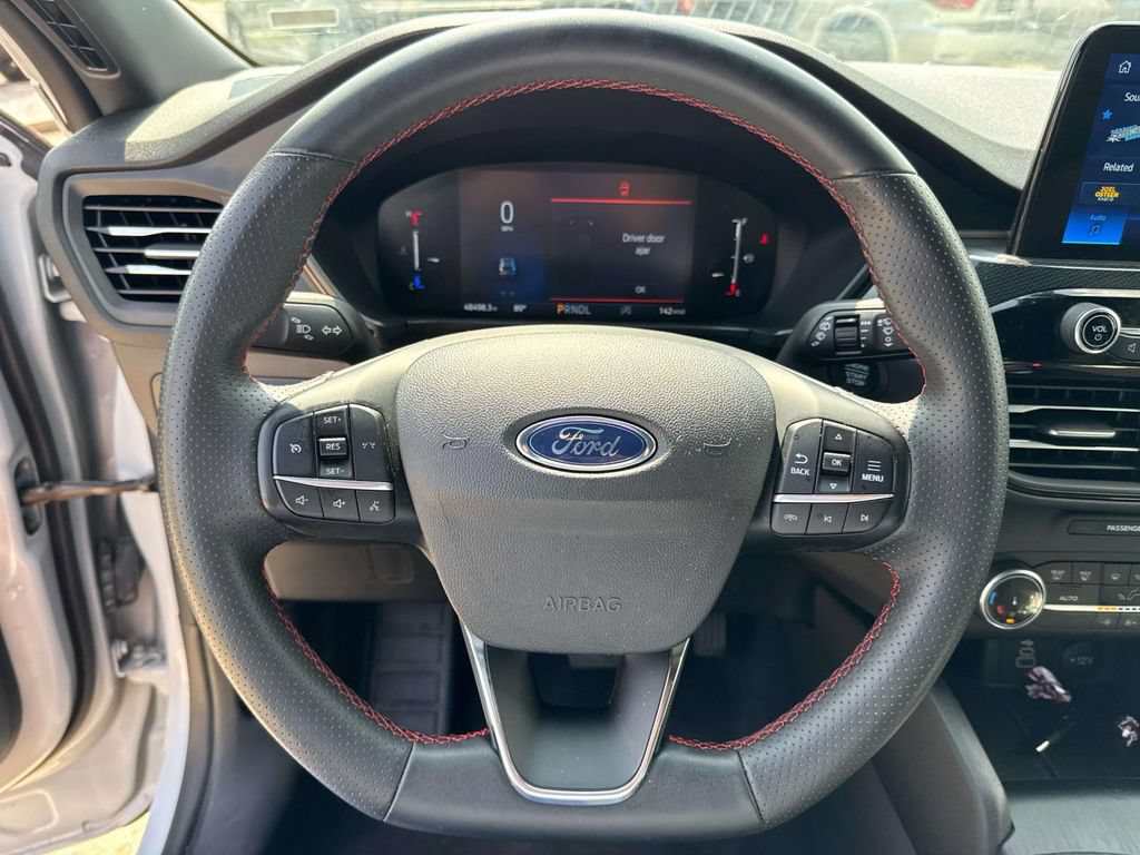 Used 2025 Ford Escape ST-Line FWD image 17