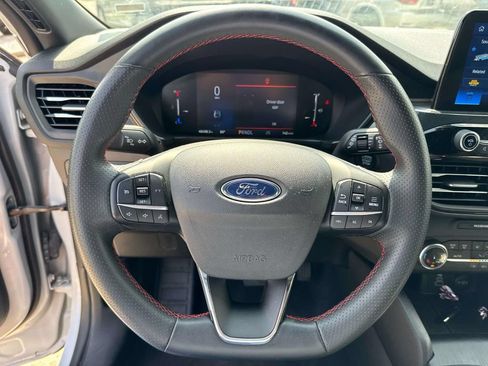 Used 2025 Ford Escape ST-Line FWD image 17
