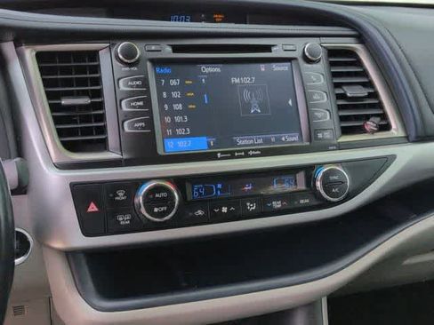 Used 2018 Toyota Highlander XLE FWD image 28
