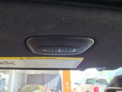 Used 2026 Chrysler Pacifica Select FWD image 24