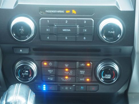 Used 2018 Ford F150 Lariat w/ Equipment Group 502A Luxury image 21