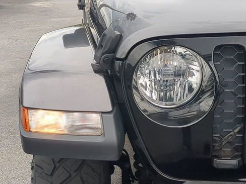 Used 2022 Jeep Gladiator Willys image 10