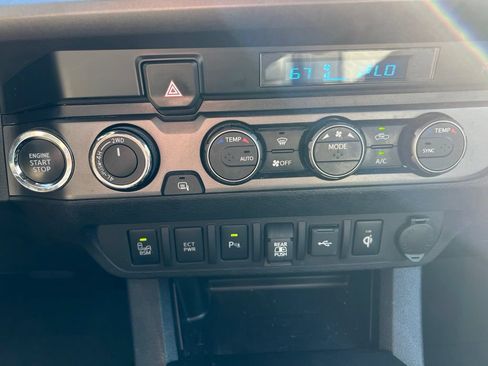 Used 2023 Toyota Tacoma TRD Off-Road w/ Advanced Technology Package AWD/4WD image 21