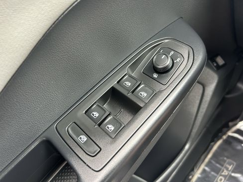 Used 2023 Volkswagen Taos SE w/ Black Wheel Package image 21