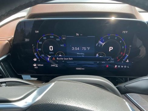 Used 2025 Chevrolet Suburban High Country AWD/4WD image 24