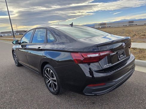 Used 2023 Volkswagen Jetta Sport image 3