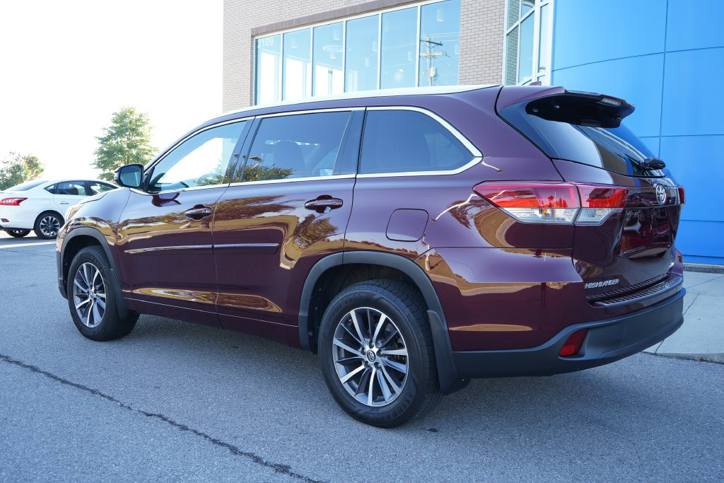 Used 2018 Toyota Highlander XLE AWD/4WD image 4