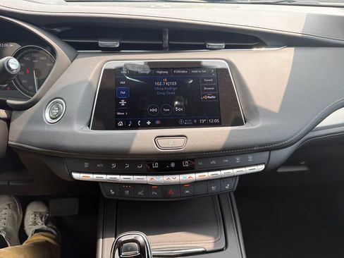 Used 2023 Cadillac XT4 Premium Luxury w/ Technology Package FWD image 18