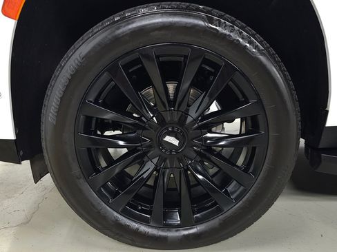 Certified 2024 Cadillac Escalade ESV Premium Luxury AWD/4WD image 12