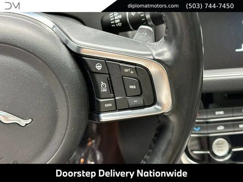 Used 2018 Jaguar XF S RWD image 29