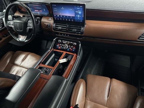 Used 2023 Lincoln Navigator L Reserve AWD/4WD image 11