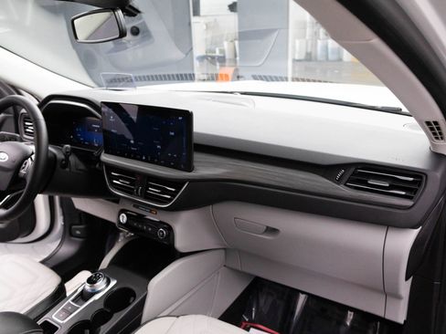 Used 2024 Ford Escape Platinum w/ Premium Technology Package image 38