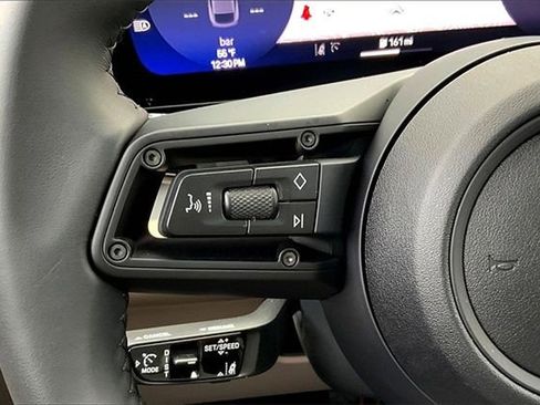 Certified 2025 Porsche Macan Electric image 43