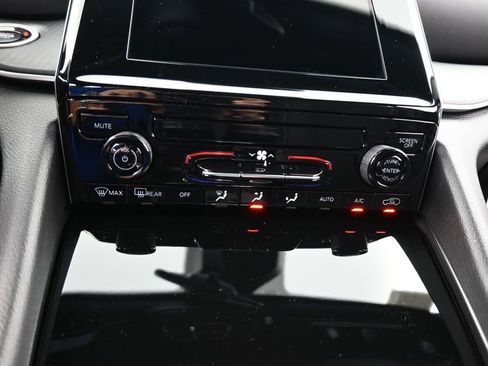 Used 2025 Jeep Grand Cherokee Laredo image 19