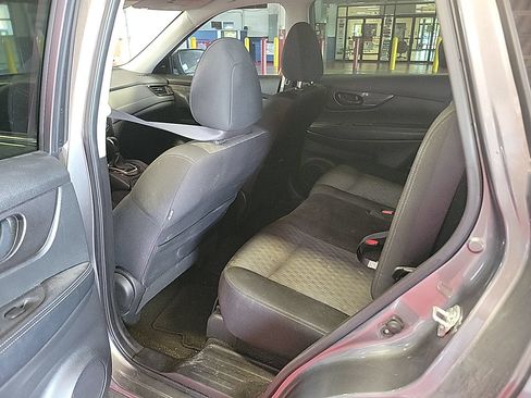 Used 2020 Nissan Rogue S FWD image 11