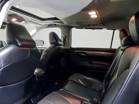 Used 2022 Toyota Highlander Limited AWD/4WD image 12