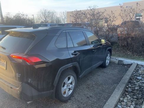 Used 2020 Toyota RAV4 XLE w/ Convenience Package image 3