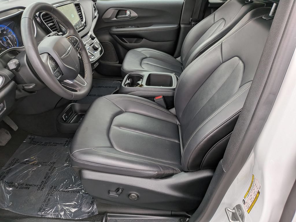 Certified 2025 Chrysler Pacifica Select FWD image 12