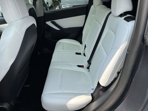 Used 2022 Tesla Model Y Performance AWD/4WD image 19