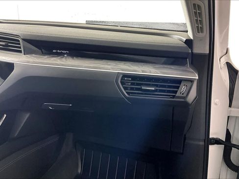 Used 2021 Audi e-tron Premium image 17