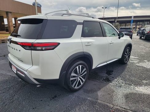 Used 2024 Nissan Pathfinder Platinum w/ Cargo Package image 5