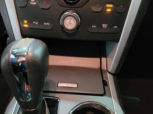 Used 2014 Ford Explorer XLT w/ Equipment Group 202A image 32