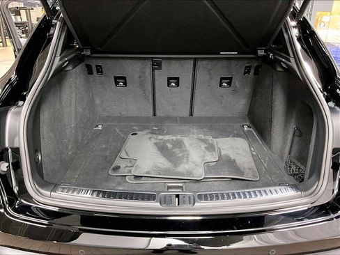 Used 2024 Porsche Macan image 40