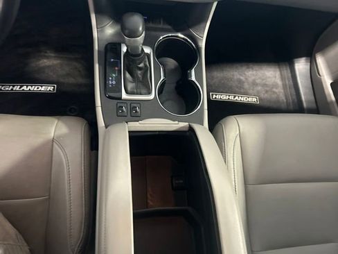 Used 2016 Toyota Highlander XLE FWD image 15