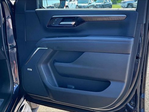 Used 2025 Chevrolet Suburban High Country w/ Sun And Tow Package AWD/4WD image 31