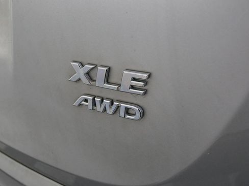 Used 2017 Toyota RAV4 XLE w/ Plus Special Value Package AWD/4WD image 11