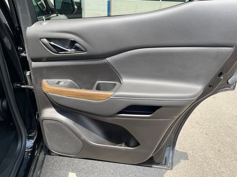 Used 2023 GMC Acadia SLE FWD image 36