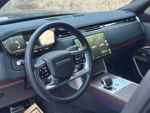 Used 2025 Land Rover Range Rover SE image 12