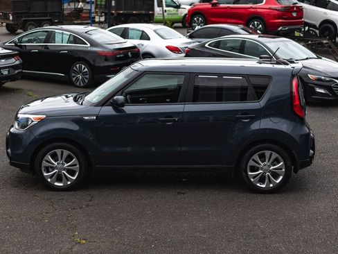 Used 2016 Kia Soul + FWD image 12