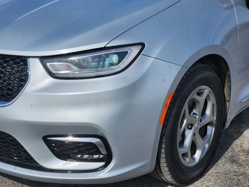 Used 2023 Chrysler Pacifica Limited FWD image 10