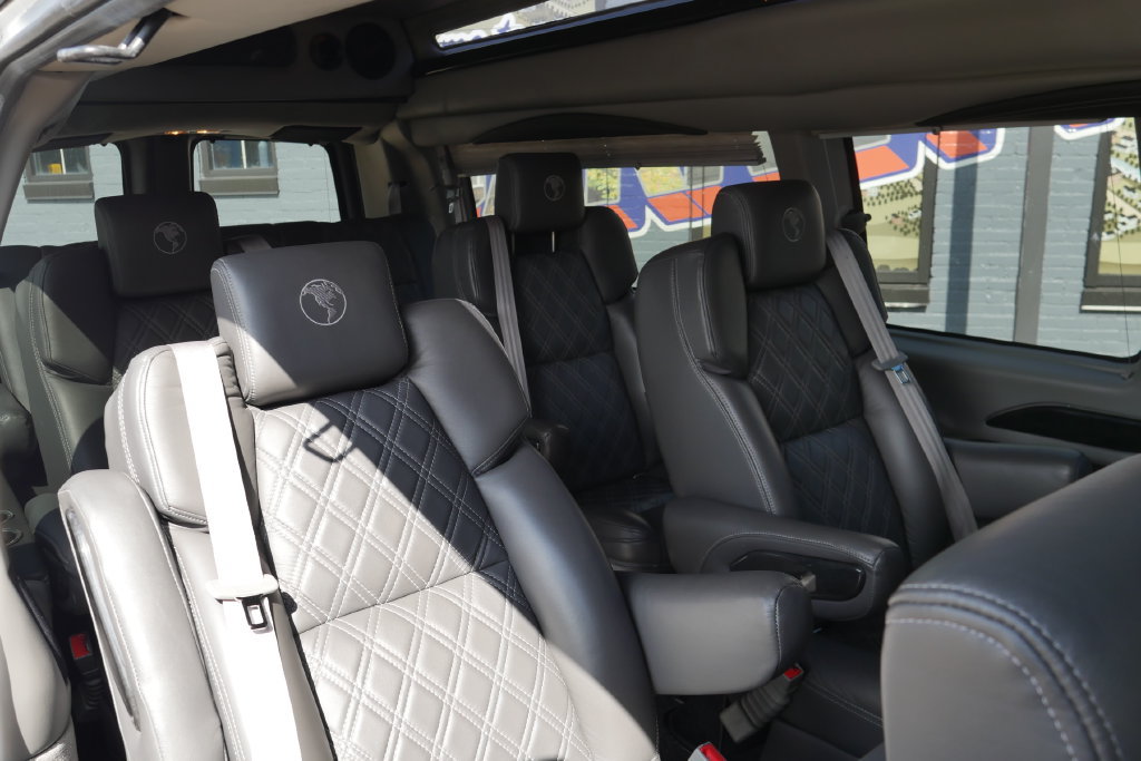 Used 2022 Chevrolet Express 2500 Extended w/ Enhanced Convenience Package RWD image 8