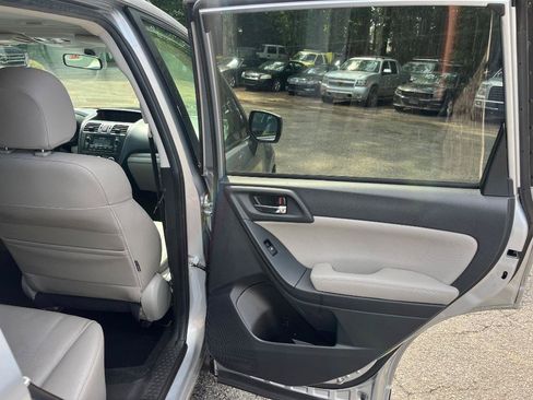 Used 2015 Subaru Forester 2.5i Limited AWD/4WD image 35