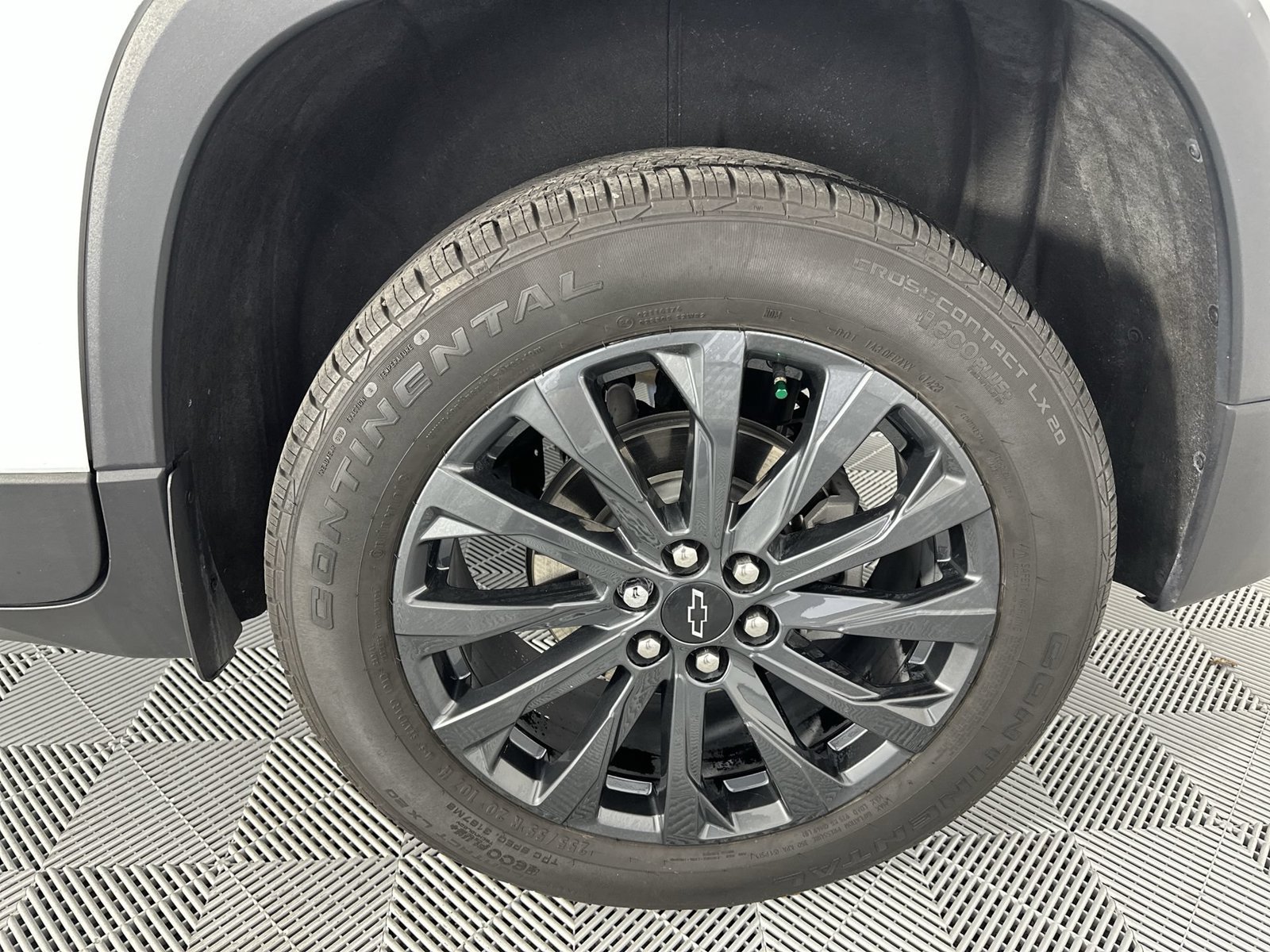 Used 2023 Chevrolet Traverse RS FWD image 10